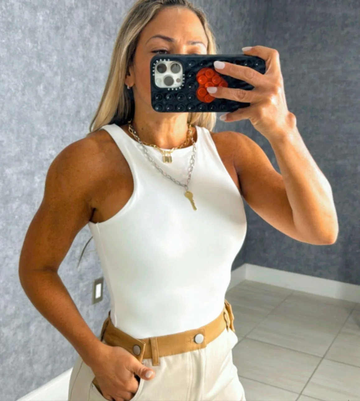 5040 Round neck sleeveless bodysuit