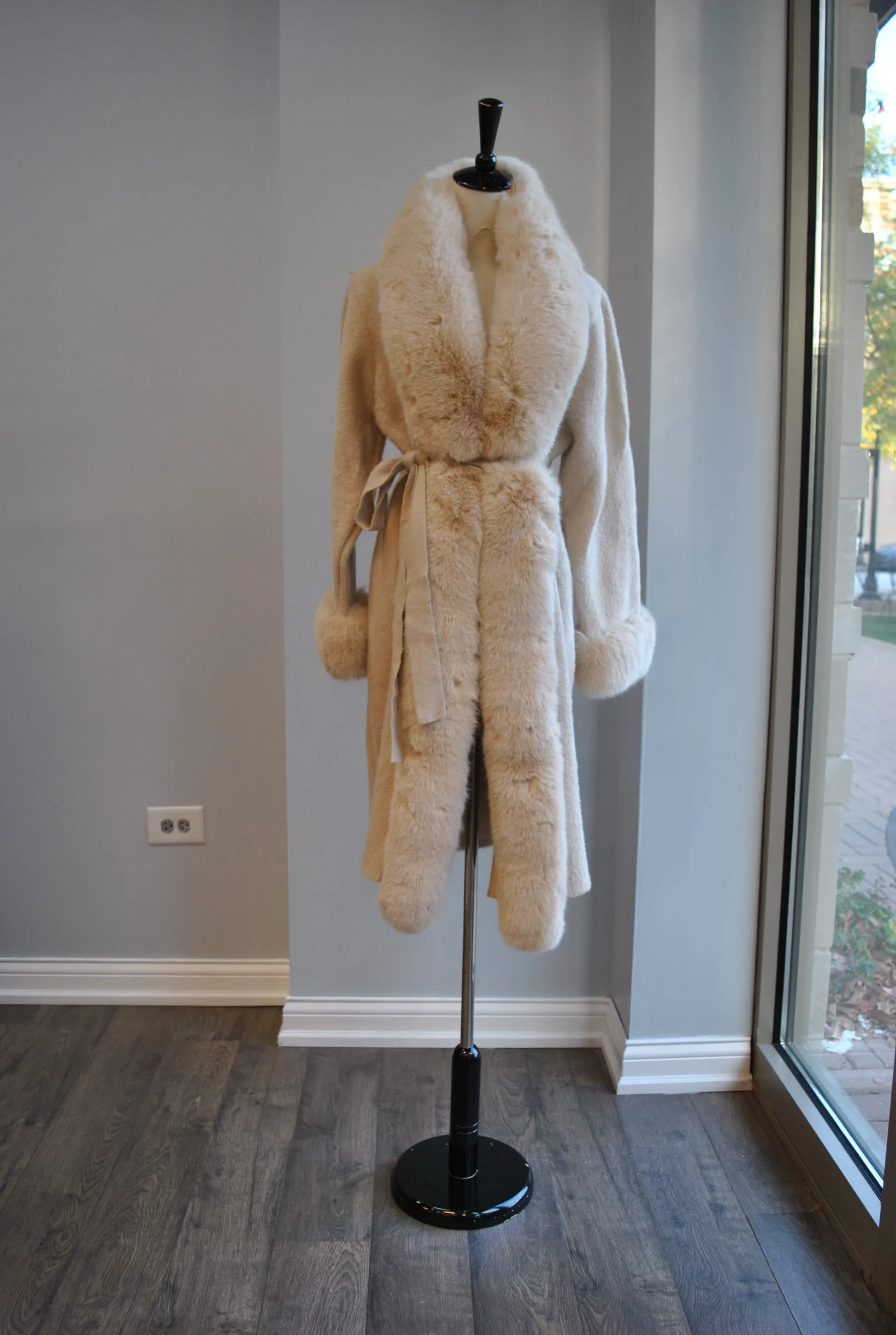 BEIGE ALPAKA LONG COAT WITH FAUX FUR AND A BELT